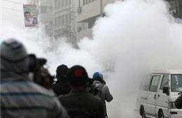 Xe buýt bị ném bom xăng, hơn 20 người Bangladesh thương vong 